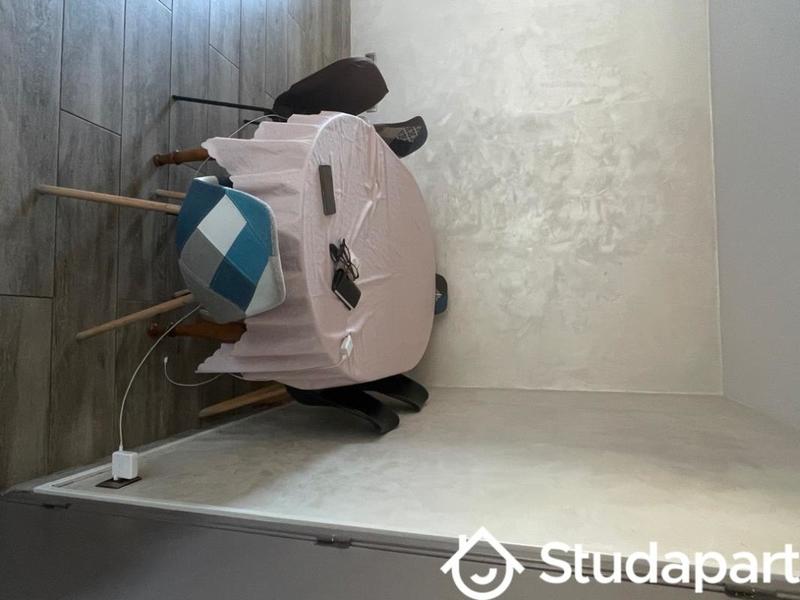 Chambre - 11 m² - 1 pièce