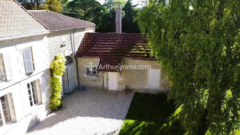 Maison - 300 m² - 8 pièces