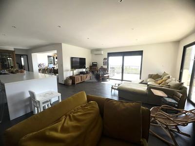 Villa - 250 m² - 6 pièces