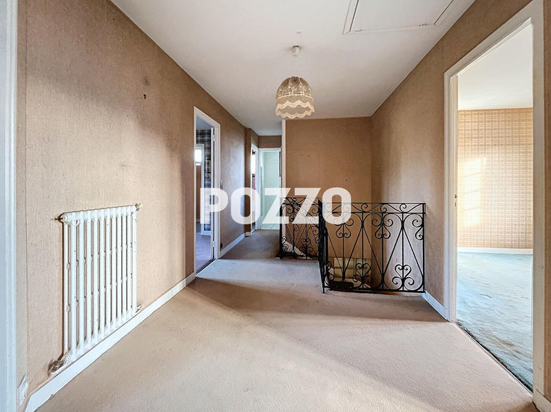 Maison - 250 m² - 9 pièces