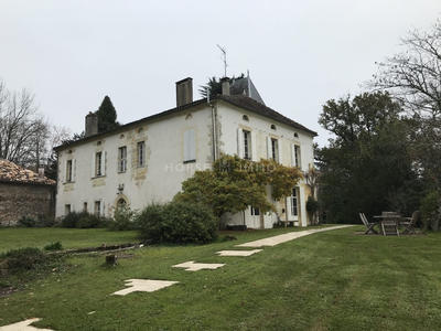 Maison - 600 m² - 25 pièces