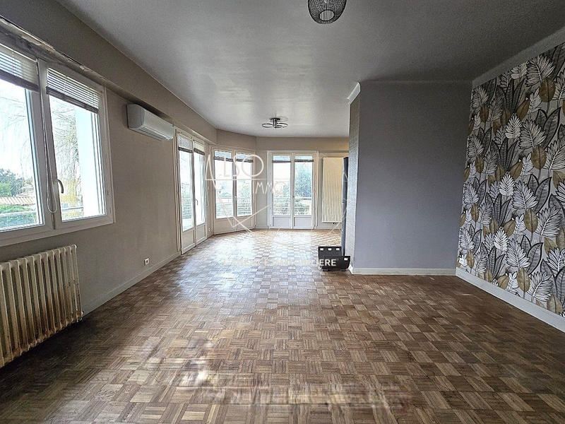 Maison traditionnelle - 185 m² - 6 pièces