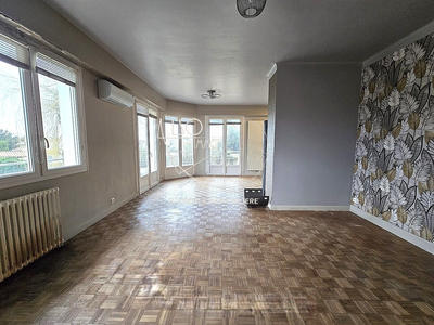 Maison traditionnelle - 185 m² - 6 pièces