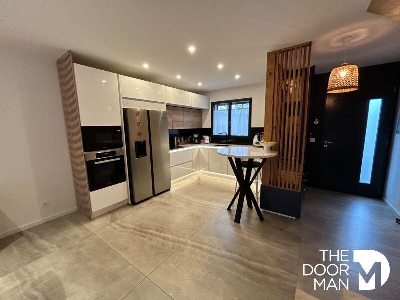 Maison - 102 m² - 5 pièces