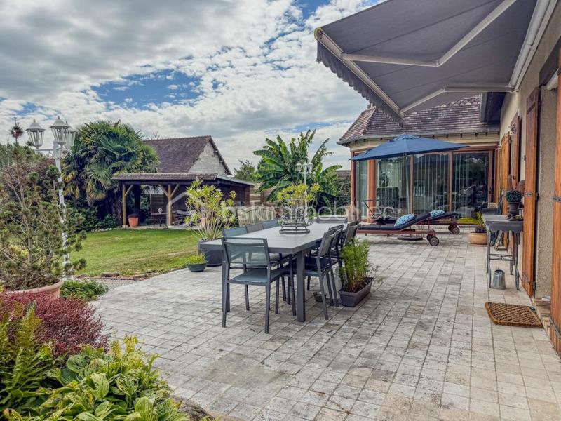 Propriété - 167 m² - 6 pièces