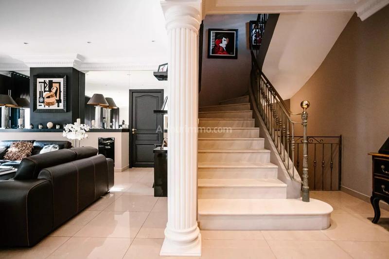 Maison - 226 m² - 7 pièces