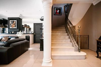 Maison - 226 m² - 7 pièces