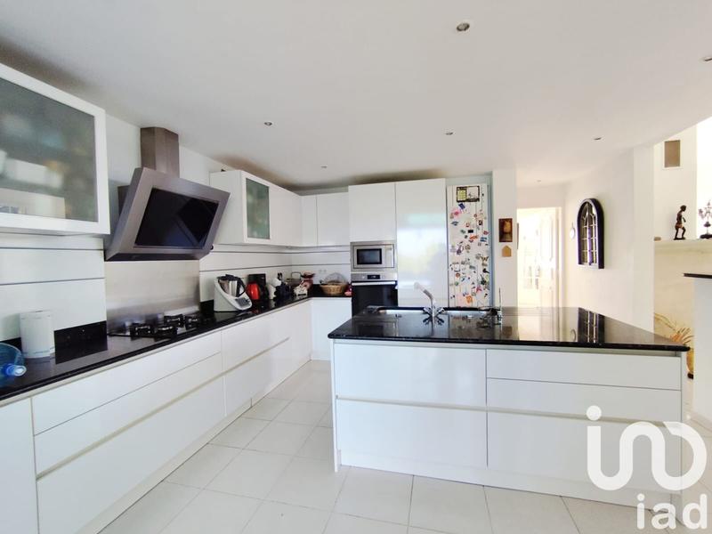 Maison - 303 m² - 9 pièces