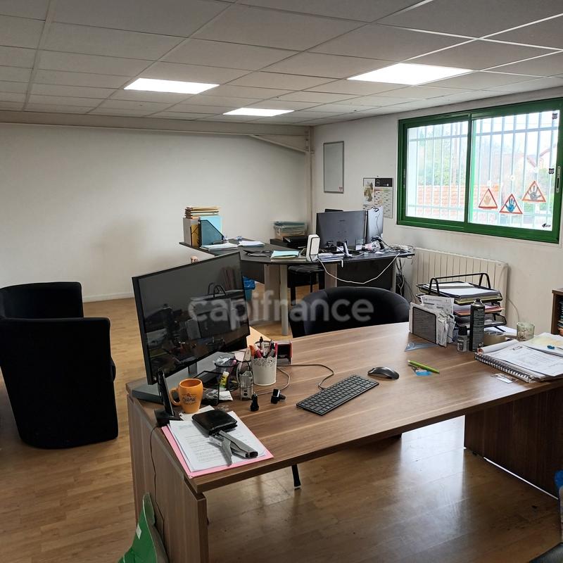 Local d'activité / Entrepôt - 1 374 m² - 10 pièces