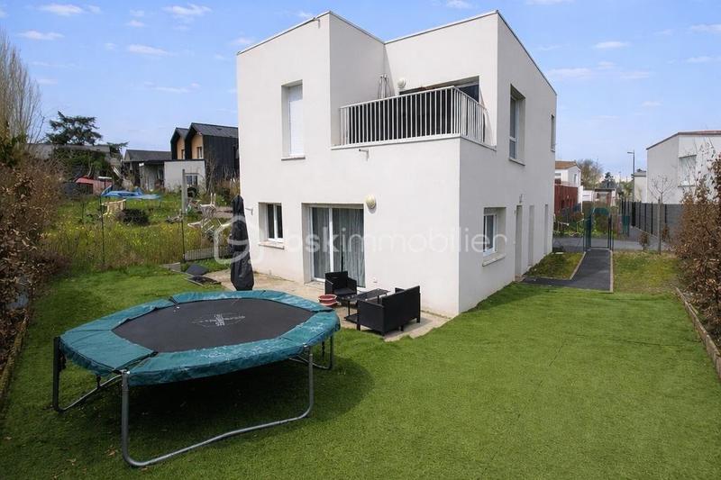 Appartement - 85 m² - 5 pièces