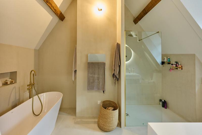 Maison - 258 m² - 9 pièces