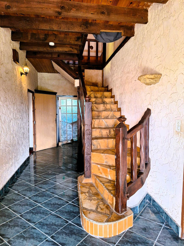 Maison - 219 m² - 6 pièces