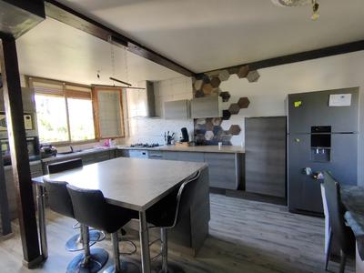 Maison - 183 m² - 10 pièces