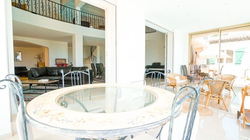 Villa - 270 m² - 6 pièces