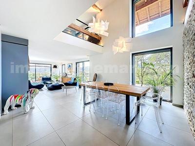 Maison - 486 m² - 8 pièces