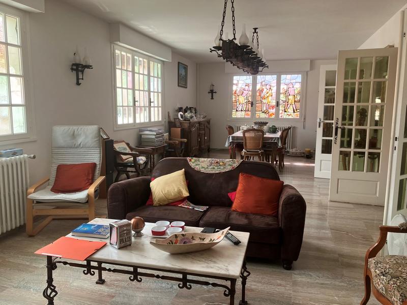 Maison - 221 m² - 8 pièces