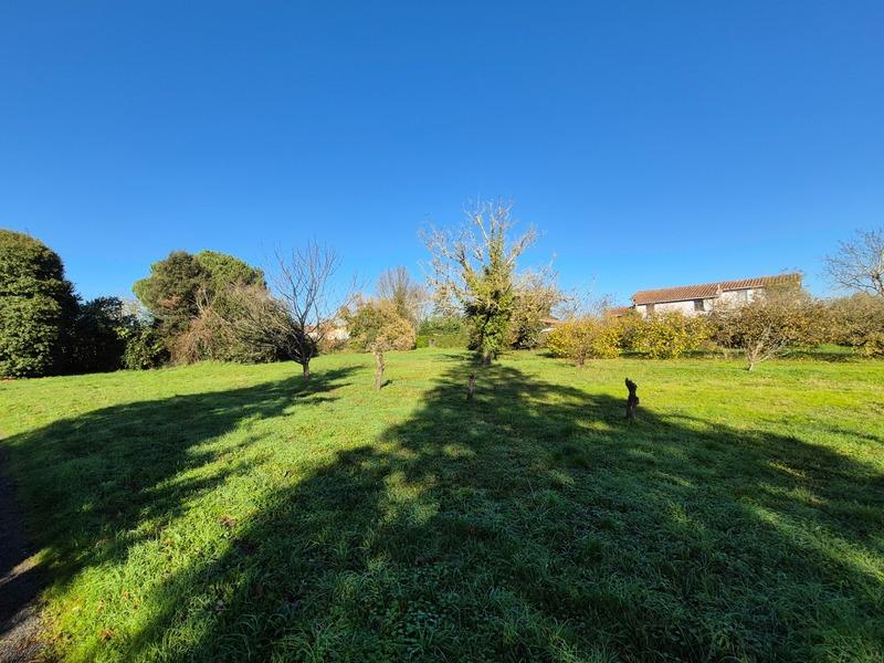 Terrain constructible - 2 800 m²
