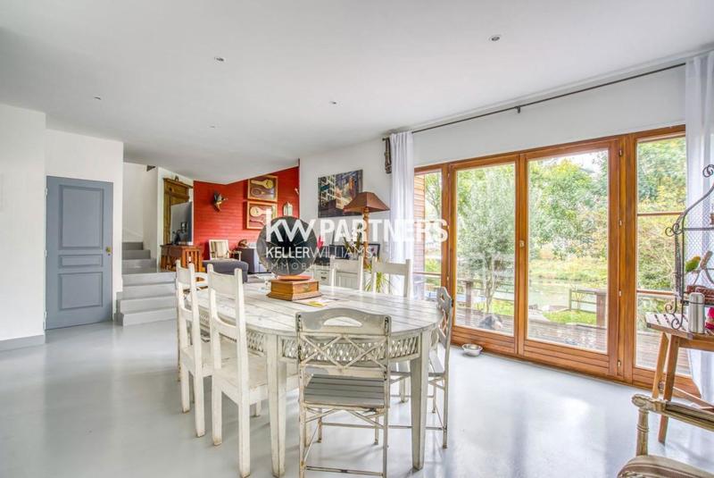 Maison - 302 m² - 10 pièces