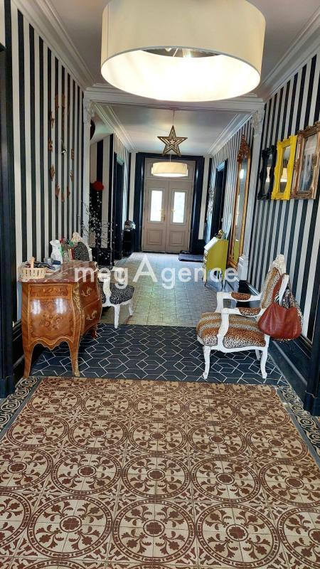 Maison - 367 m² - 14 pièces