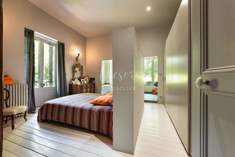 Demeure - 363 m² - 9 pièces