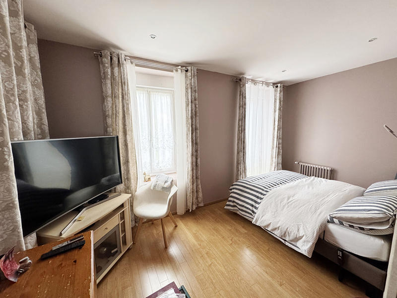 Maison - 245 m² - 9 pièces