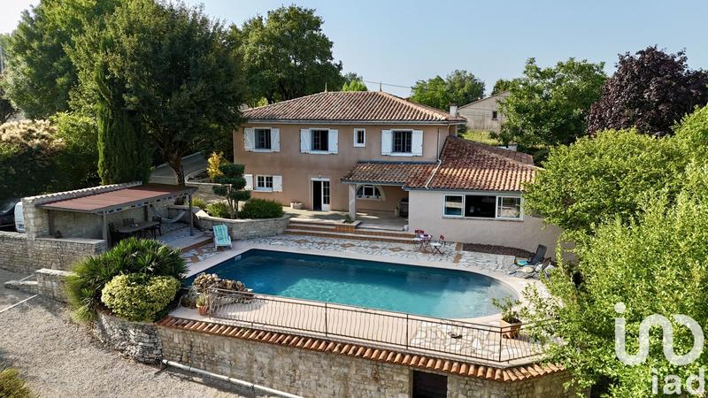 Maison - 215 m² - 5 pièces
