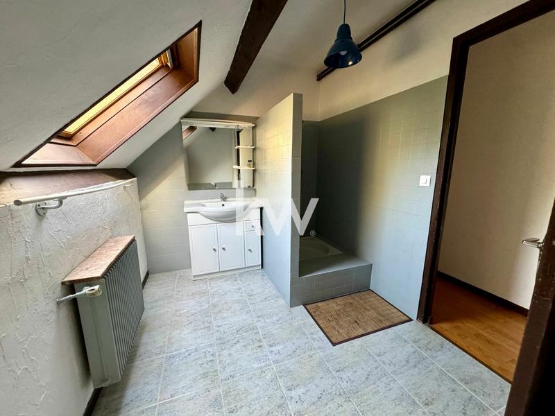 Maison - 221 m² - 7 pièces