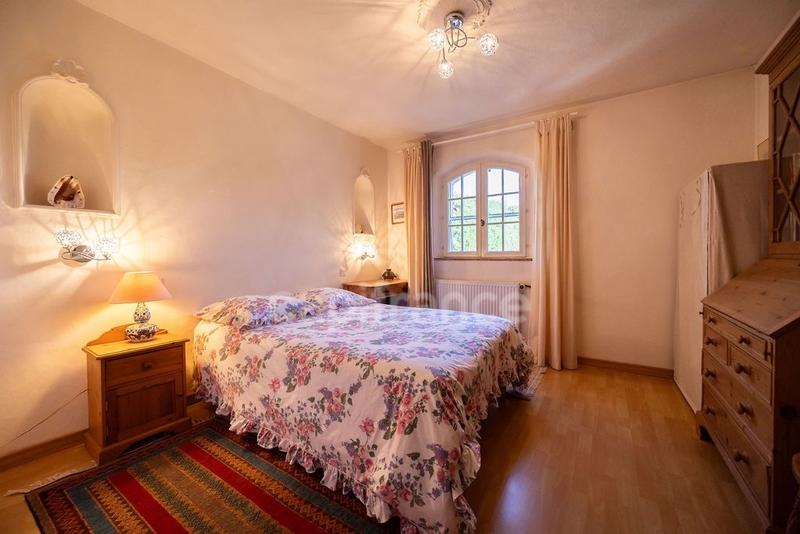 Maison - 202 m² - 7 pièces