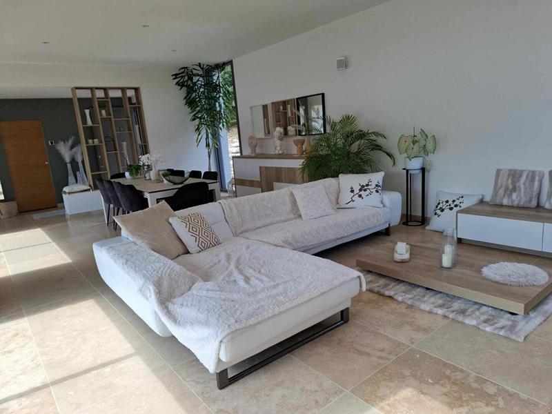 Maison - 220 m² - 6 pièces