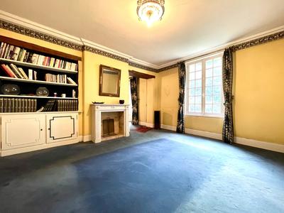 Maison - 274 m² - 12 pièces