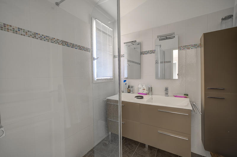 Villa - 214 m² - 6 pièces