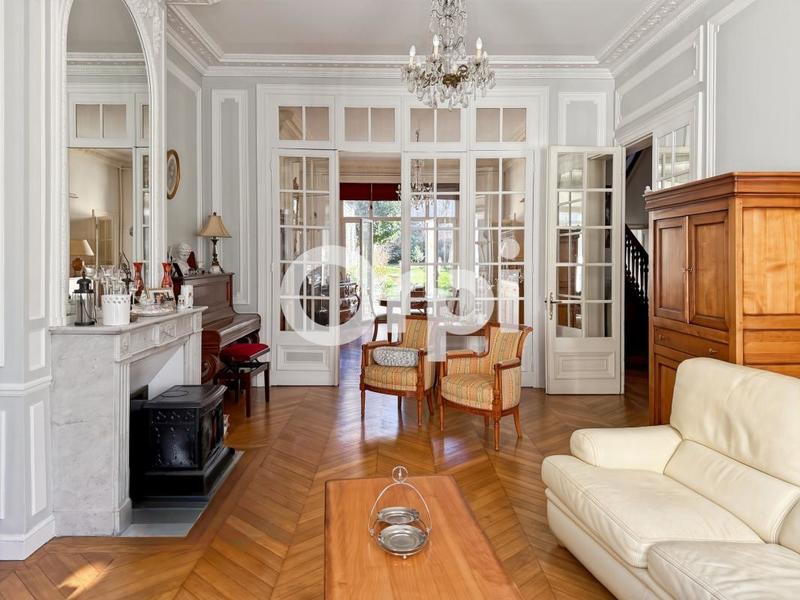 Maison - 350 m² - 11 pièces