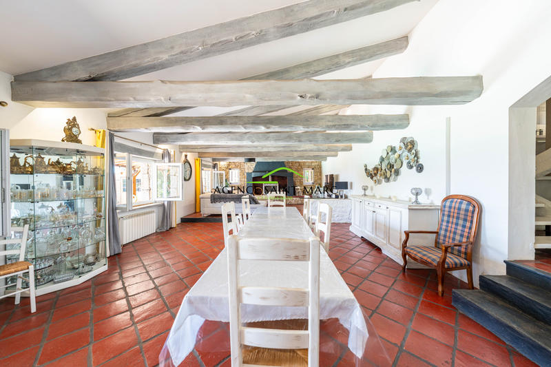 Maison - 208 m² - 5 pièces