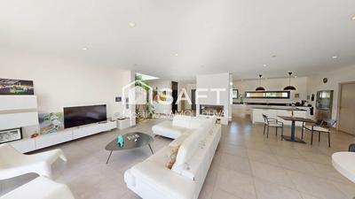 Maison - 250 m² - 7 pièces