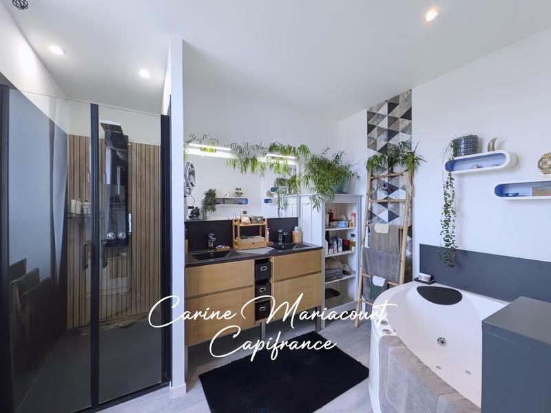 Maison - 226 m² - 15 pièces