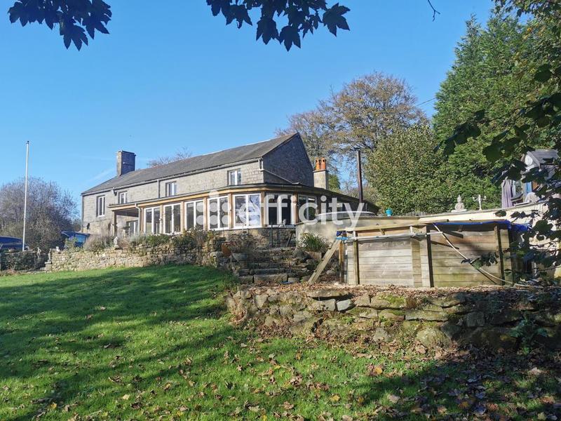 Maison - 170 m² - 7 pièces