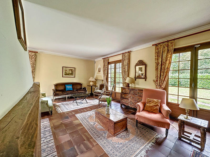 Maison - 212 m² - 8 pièces