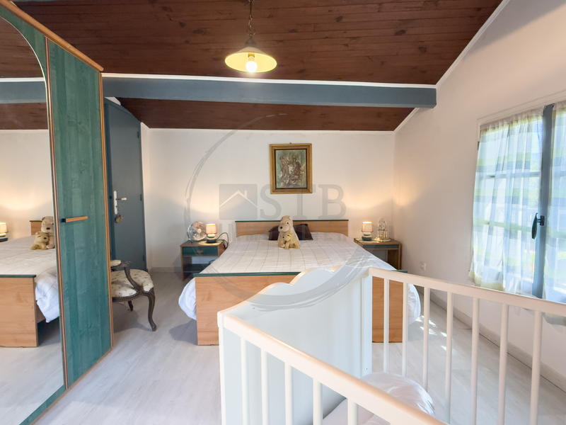 Propriété - 210 m² - 6 pièces