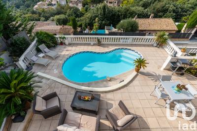 Maison - 200 m² - 6 pièces