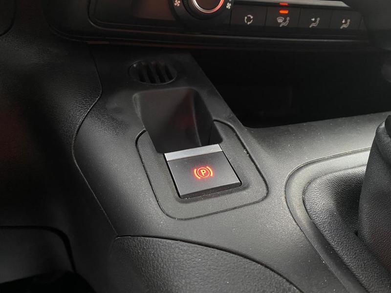 Opel combo cargo Pack Clim 100cv Camera/Bluetooth/Feux Auto/Frein Auto