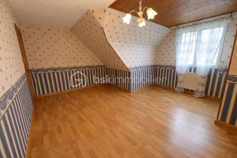 Maison traditionnelle - 151 m² - 6 pièces