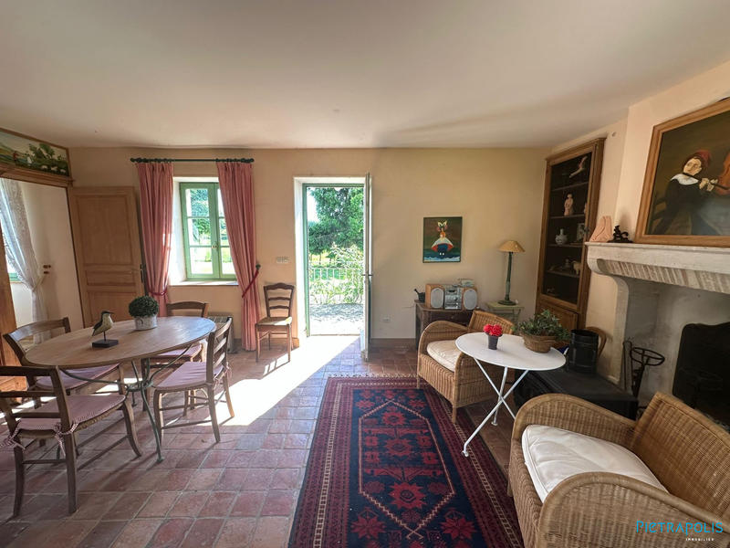 Maison - 305 m² - 9 pièces