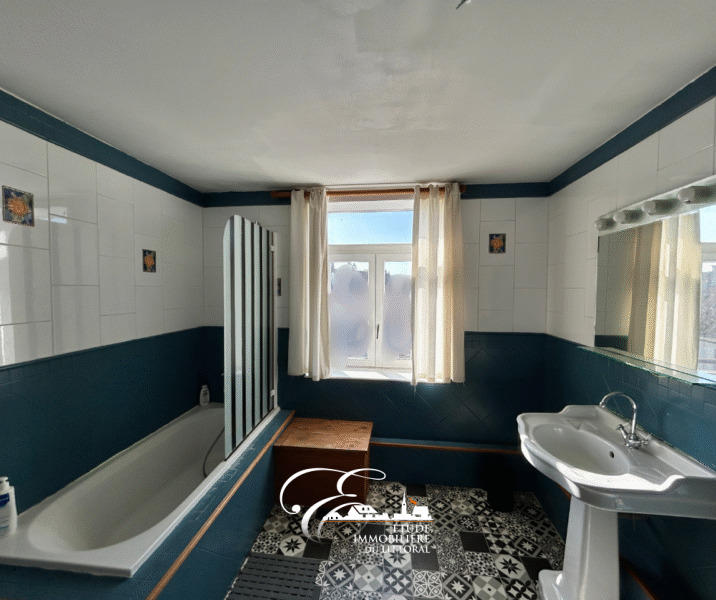 Maison - 218 m² - 9 pièces