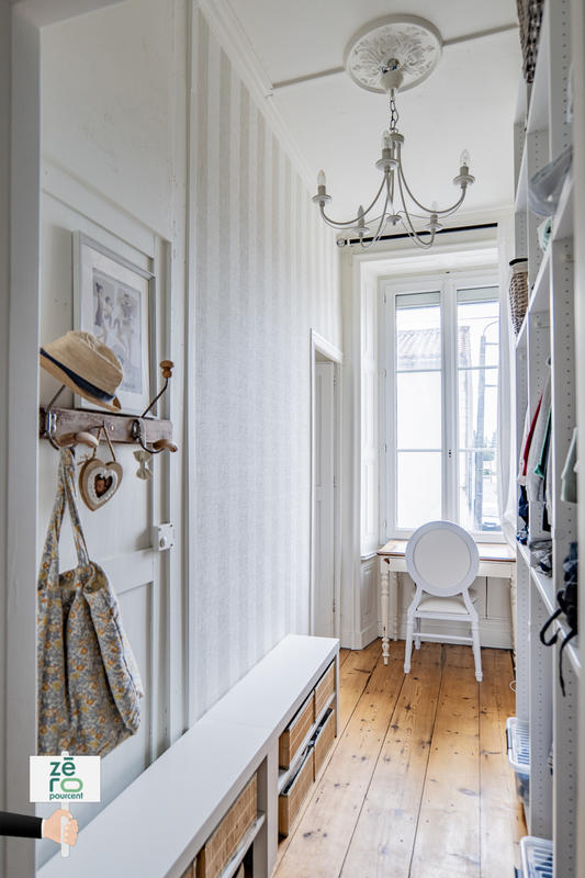 Maison - 256 m² - 8 pièces