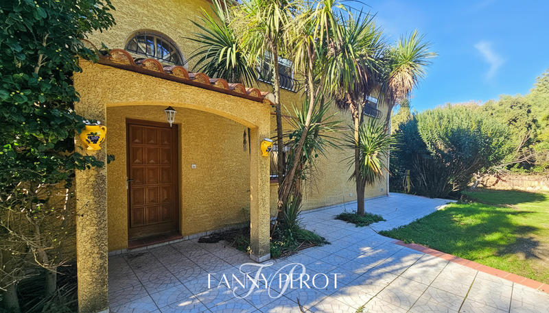 Maison - 220 m² - 8 pièces