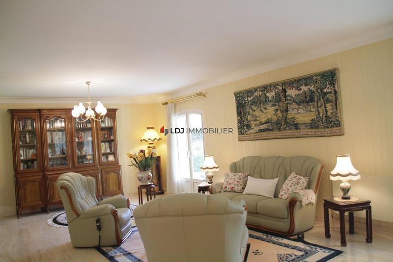 Maison traditionnelle - 200 m² - 7 pièces