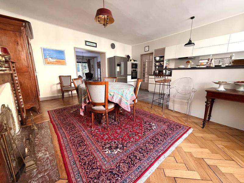 Maison de ville - 213 m² - 8 pièces