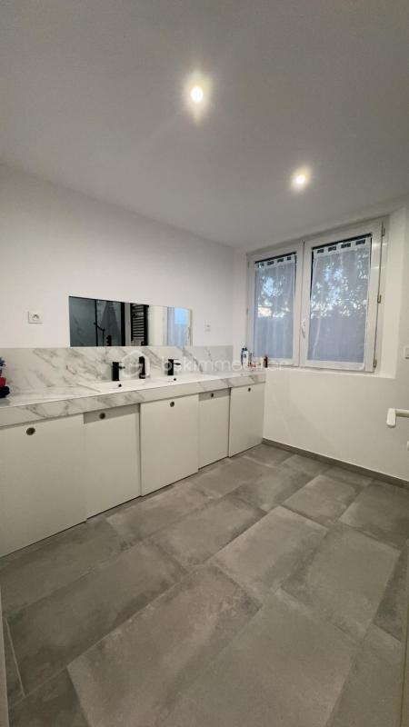 Propriété - 180 m² - 8 pièces