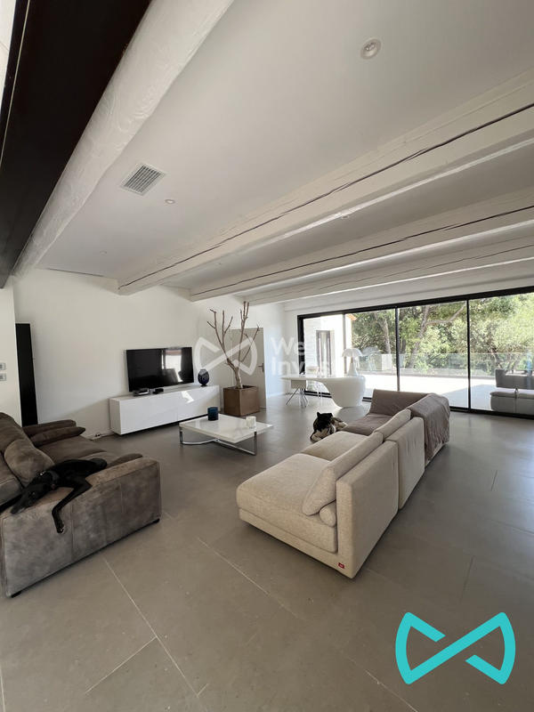 Villa - 235 m² - 6 pièces