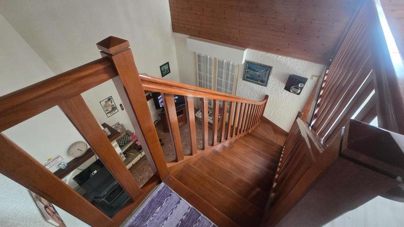 Maison - 235 m² - 8 pièces